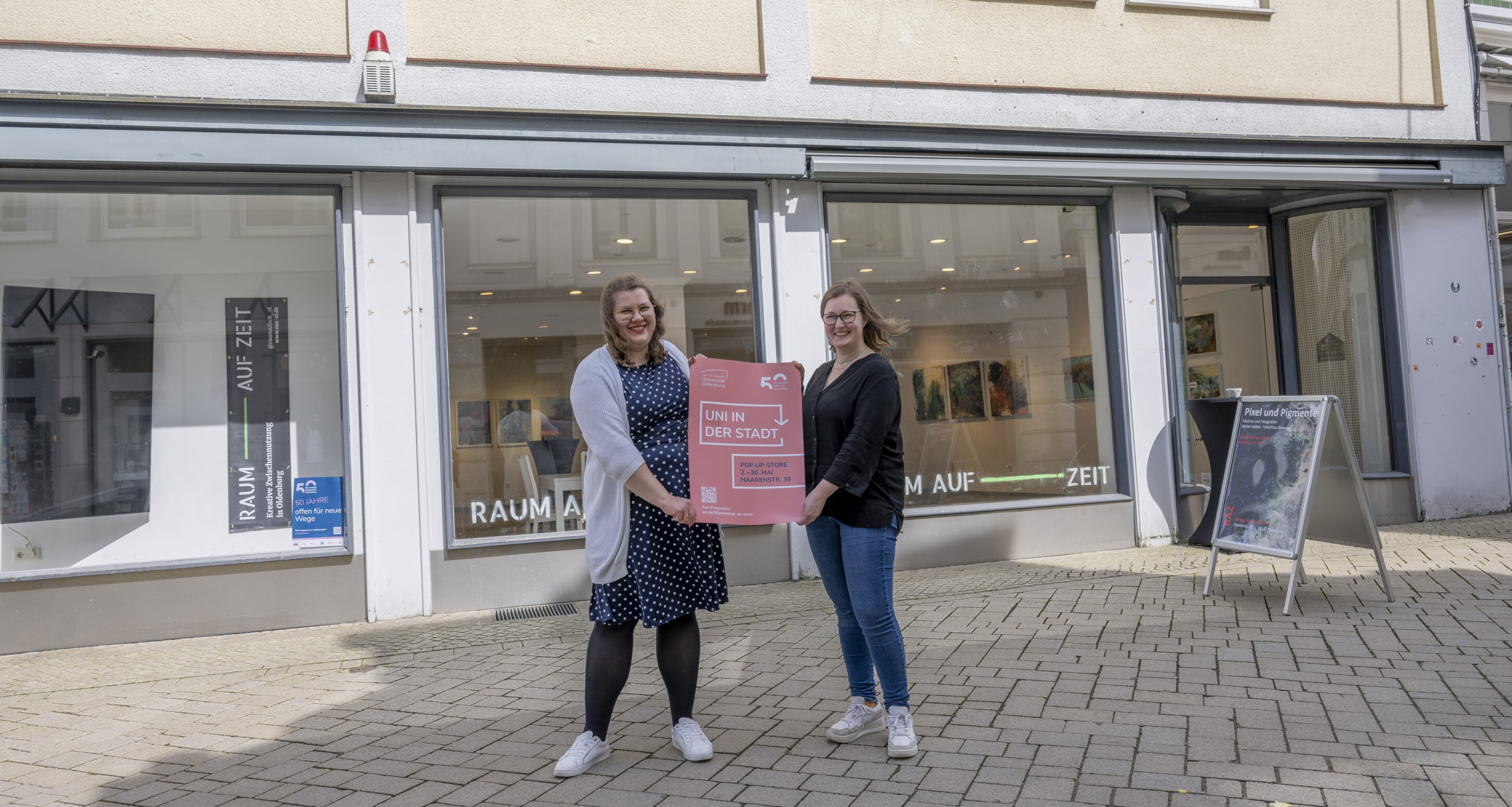 Foto von Pop-up-Store "Uni in der Stadt" vor dem RAUM AUF ZEIT Haarenstr. 39