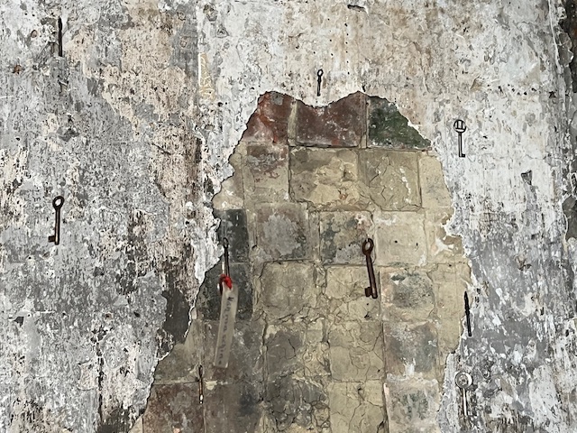 Ausstellung von Kathrin Ryan Peace Container I: Heimatlos