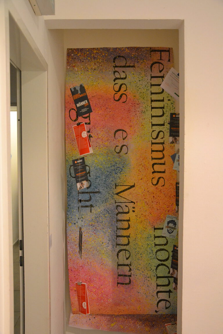 Bild - Ausstellung "ÜberLebensKünstler:innen" Blauschimmel e.V.
