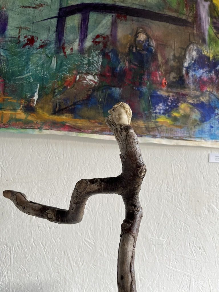 Plastik aus der Ausstellung Blauschimmel Atelier ÜberLebensKünstler*innen
