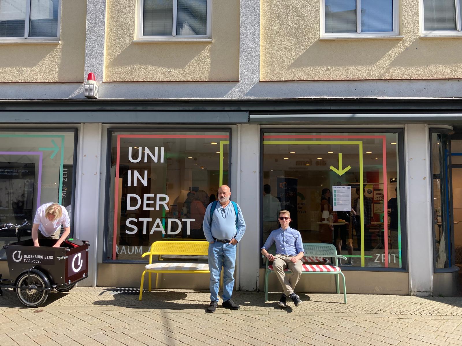 Foto von Pop-up-Store "Uni in der Stadt" vor dem RAUM AUF ZEIT Haarenstr. 39