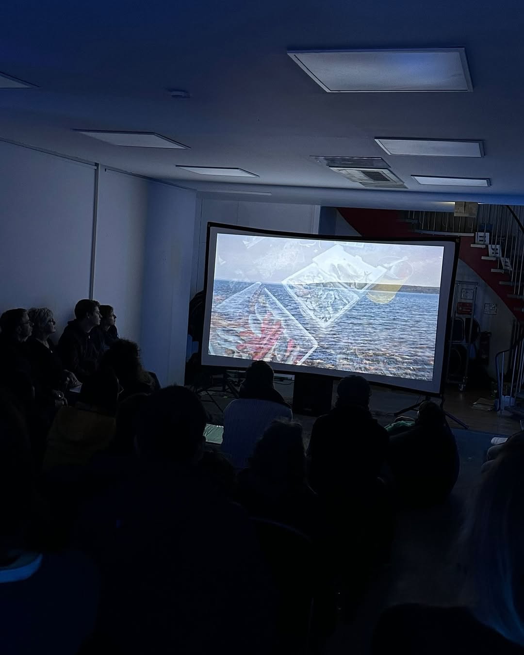 Foto Leinwand in Film-Ausstellung Helmholtz Institut "Unterwasser-Kino"