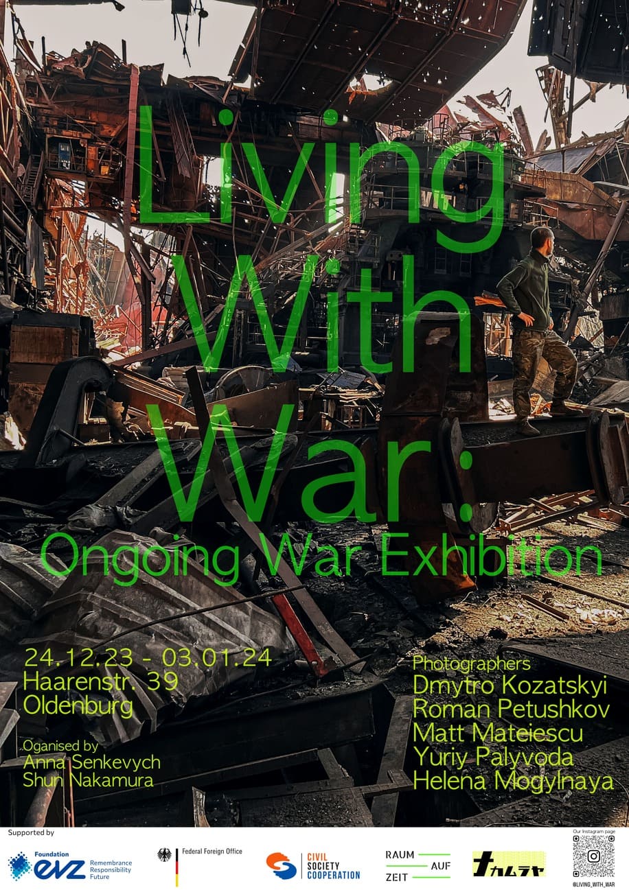 Plakat zur Ausstellung "Living with War"