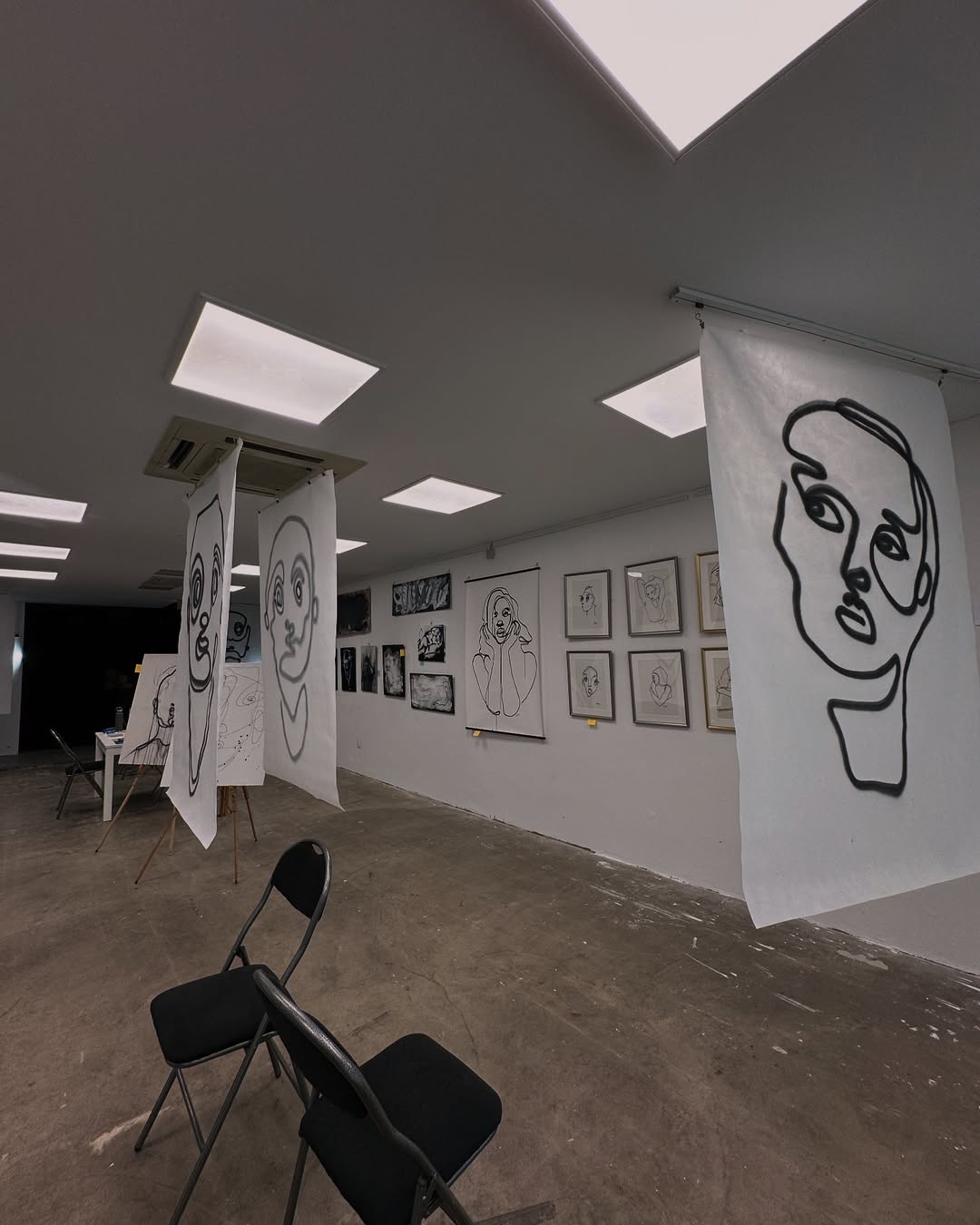 Ausstellungsansicht "Zwei Zeiten, ein Ich" von Anna Tenge & Christine Mühlberger