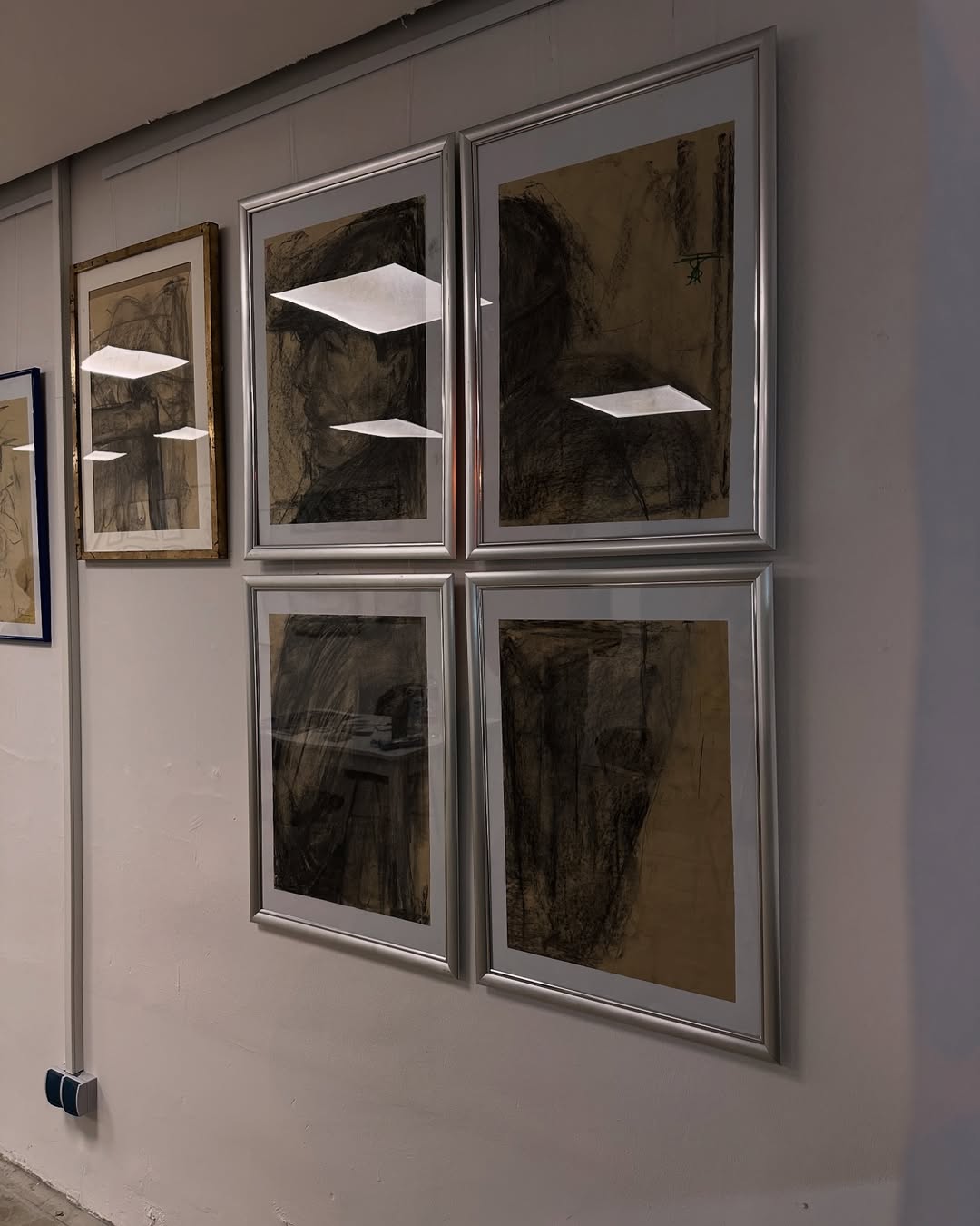 Ausstellungsansicht "Zwei Zeiten, ein Ich" von Anna Tenge & Christine Mühlberger